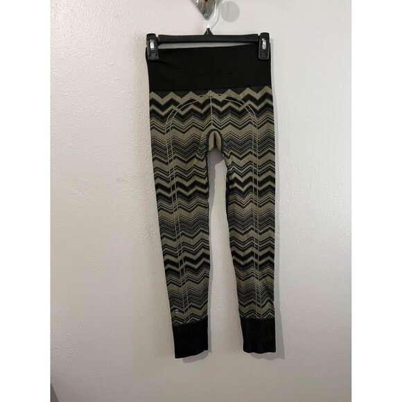 Lululemon ebb to street Pants Green And Black Chevron Pattern Size 4 - Picture 7 of 10
